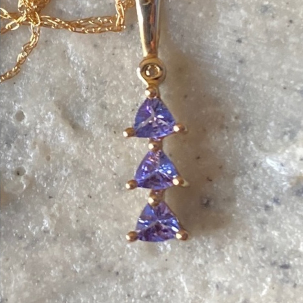 *SALE* Beautiful Tanzanite 10k 3 triangle pendant - Picture 3 of 4